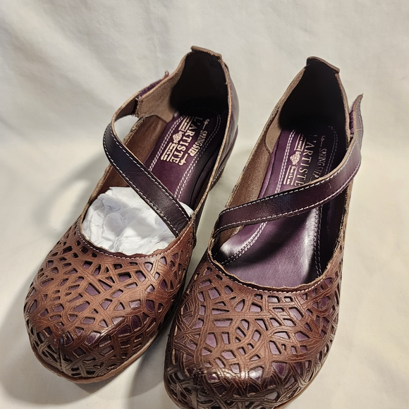 Chic Brown and Purple Women's Flats - Picture 6 of 6
